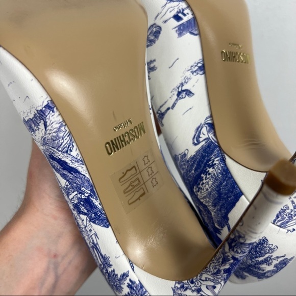 Moschino Toile de Jouy Printed Leather M Accent Pumps - Picture 10 of 12